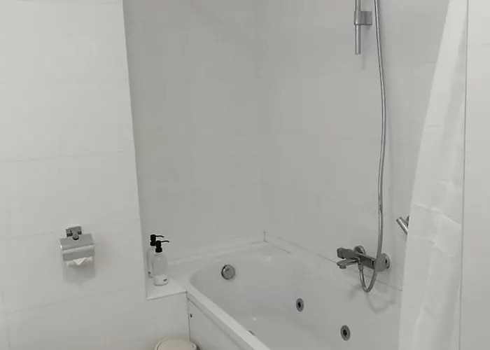 Full Appt Atlanta Peaceful Garden With Pool Appartamento